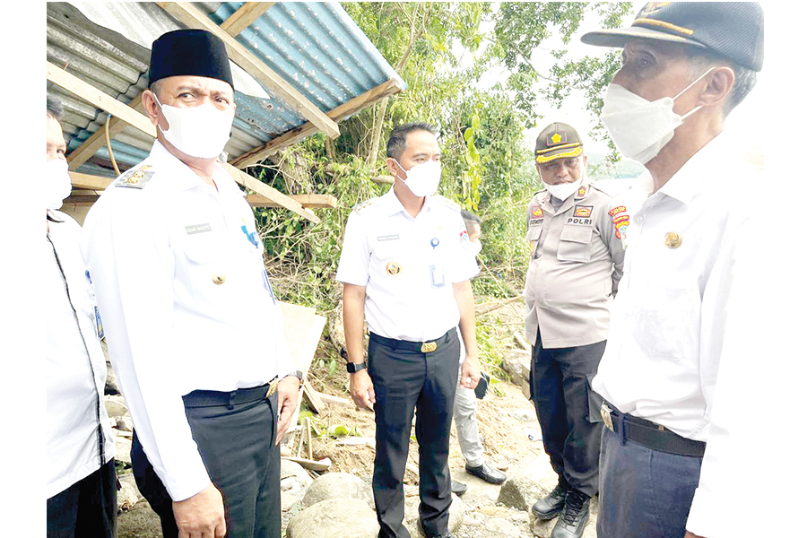 Sachrul-Oskar Kunjungi Korban Tanah Longsor di Kotabunan